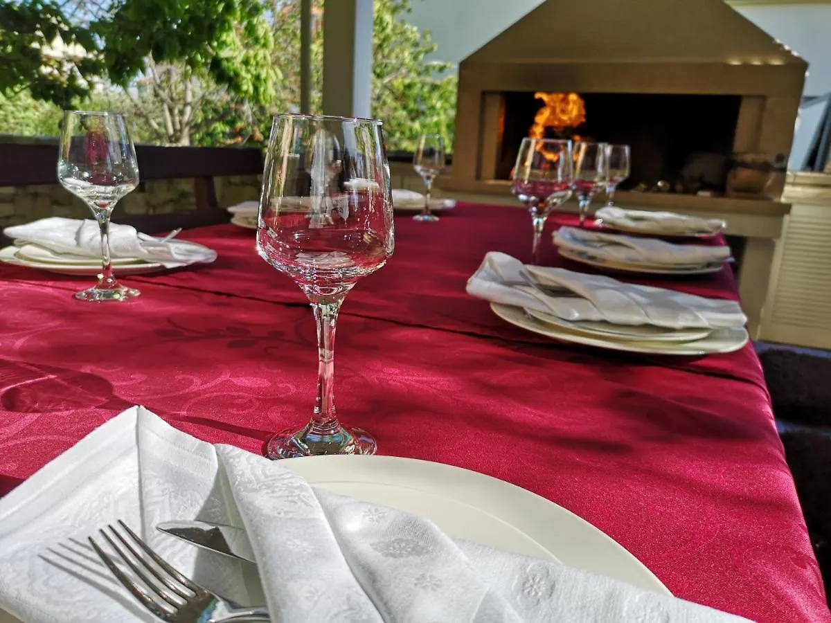 M&M Novak Luxury Apartment With Award Winning Garden Kastela