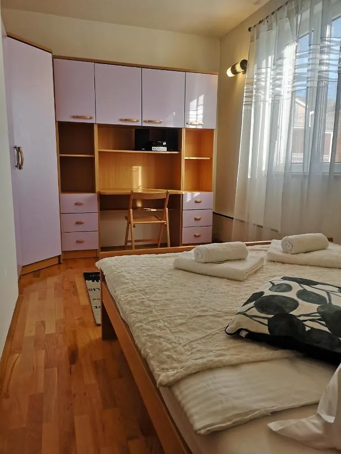 M&M Novak Luxury Apartment With Award Winning Garden Kastela