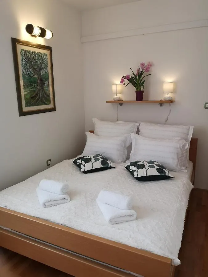 M&M Novak Luxury Apartment With Award Winning Garden Kastela