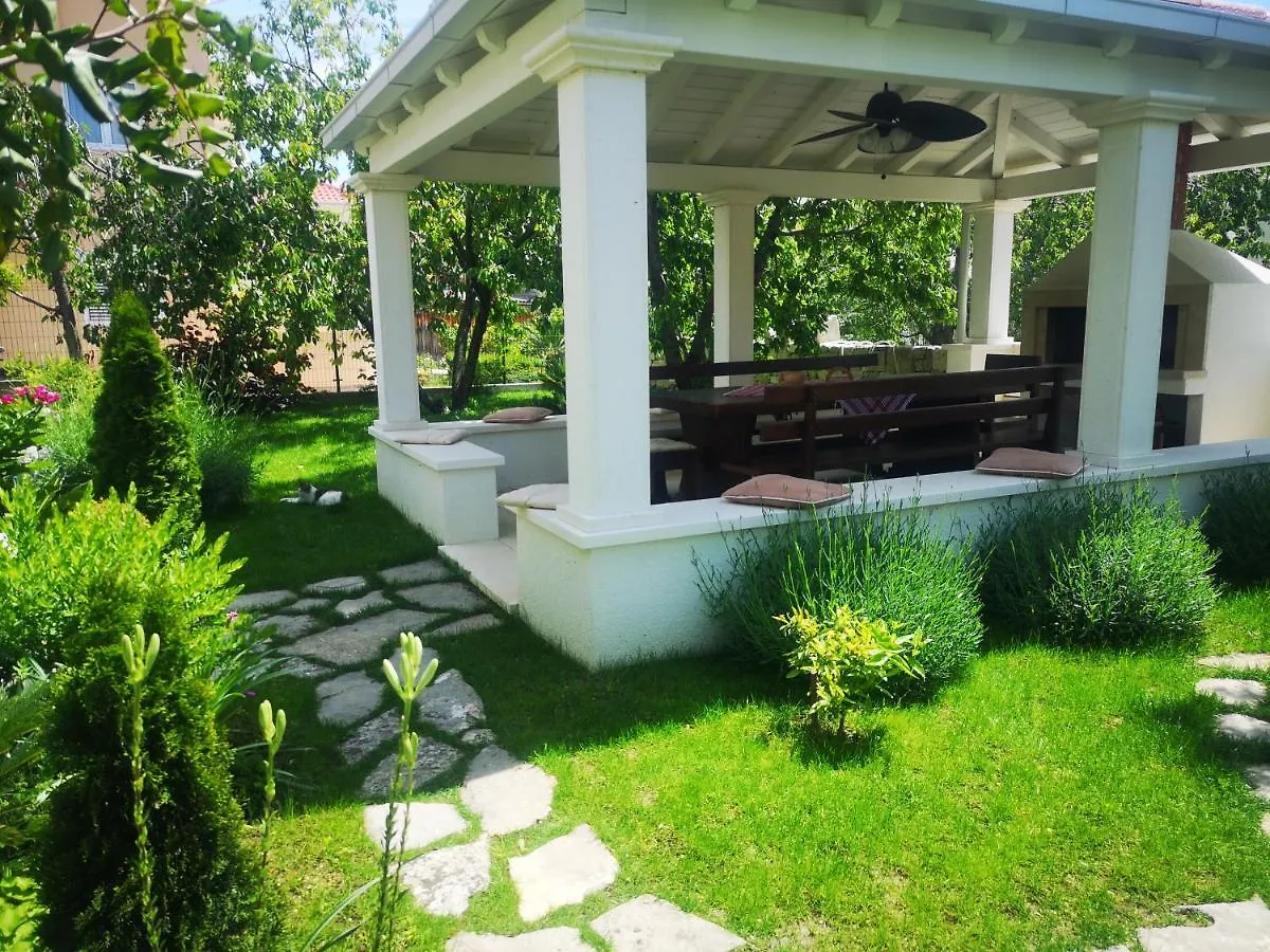 M&M Novak Luxury Apartment With Award Winning Garden Kastela 0*,  Croatia