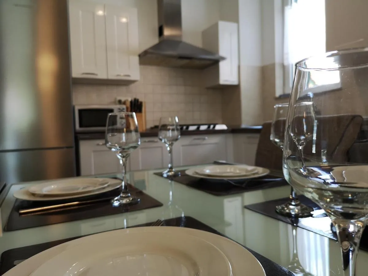 M&M Novak Luxury Apartment With Award Winning Garden Kastela