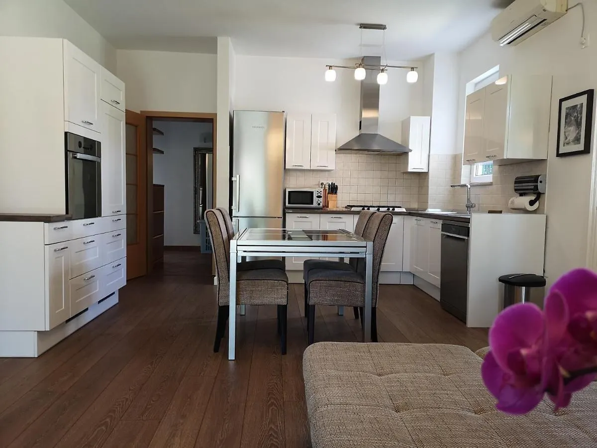 M&M Novak Luxury Apartment With Award Winning Garden Kastela 0*,  Croatia