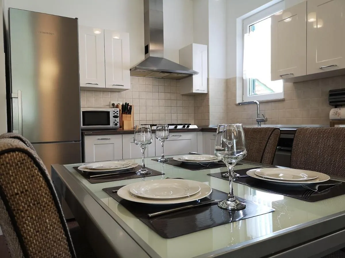 M&M Novak Luxury Apartment With Award Winning Garden Kastela Croatia